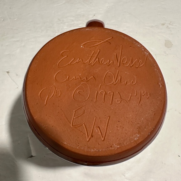 Vtg Earthen Vessel Redware Noahs Ark Textured/Painted Coffee Mug Signed/Dated - Picture 7 of 9